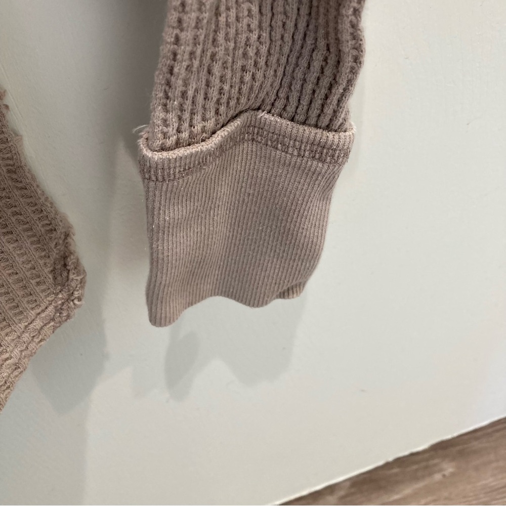 Free People We the Free small thermal thumbhole top - Picture 7 of 13